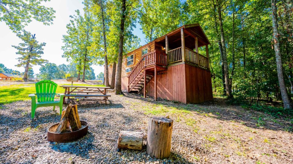 pine cone cabin hero image